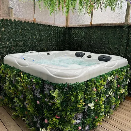 With Jacuzzi Lägenhet