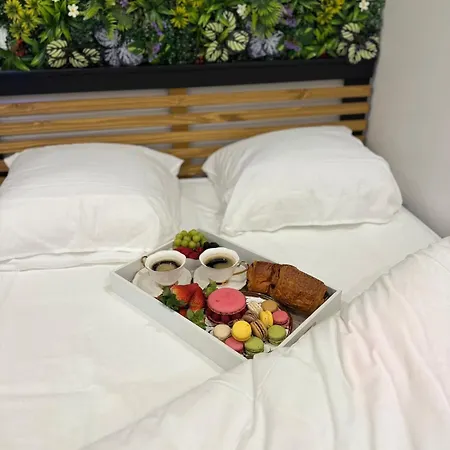 With Jacuzzi Apartment *