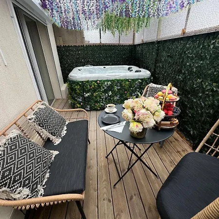 With Jacuzzi Apartment Lille