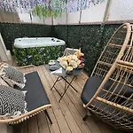 With Jacuzzi Lille