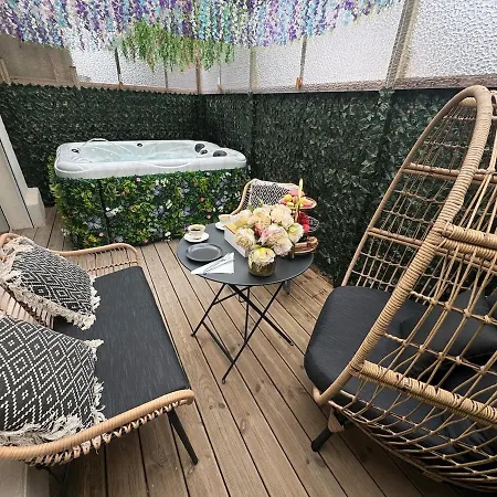 With Jacuzzi Lille